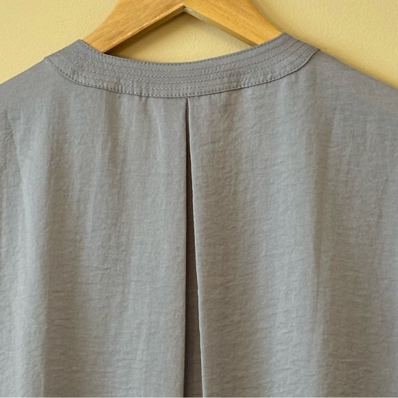 •SOLD•| Lucky Brand| Draped Grey Silky V-Neck Tunic Short Sleeve Shirt Size US M - Picture 5 of 6